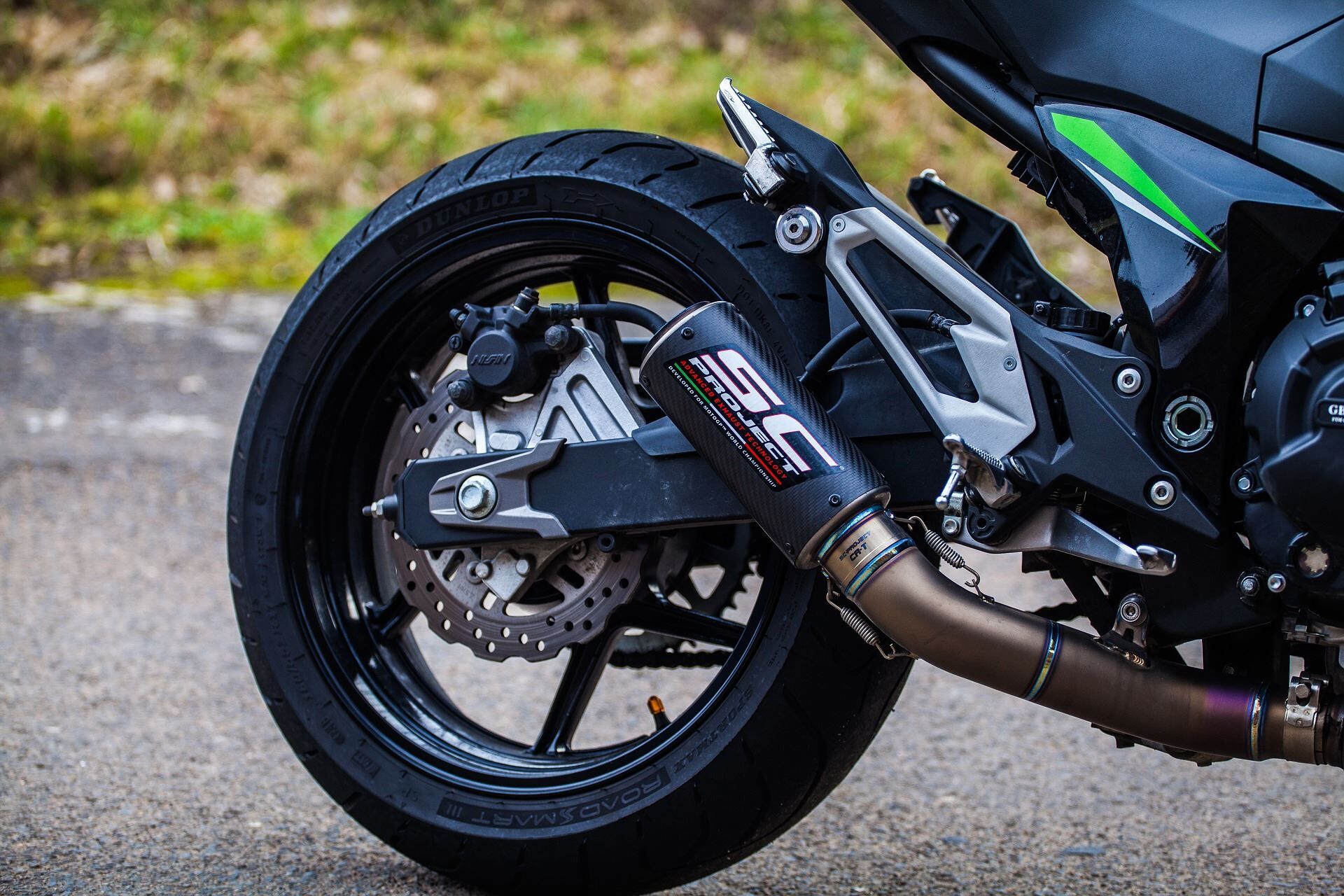 feature_ドライバー__cms-44252-bg_image__バイク販売22